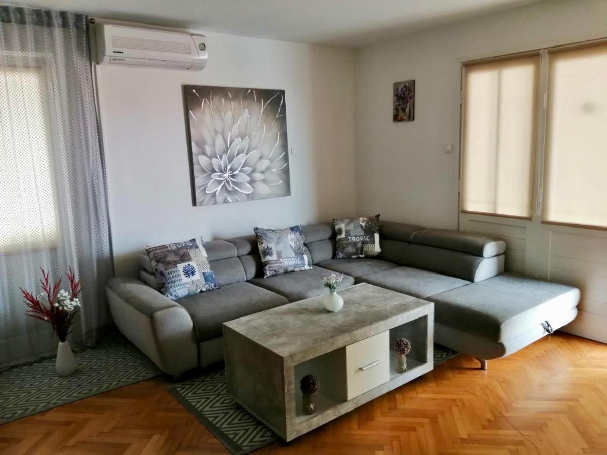 Apartment & Rooms Laura Брела Экстерьер фото